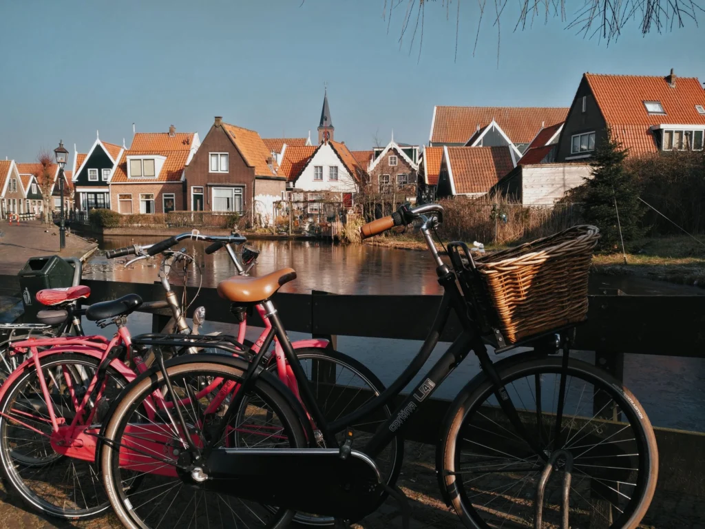 Fietsen langs de gracht